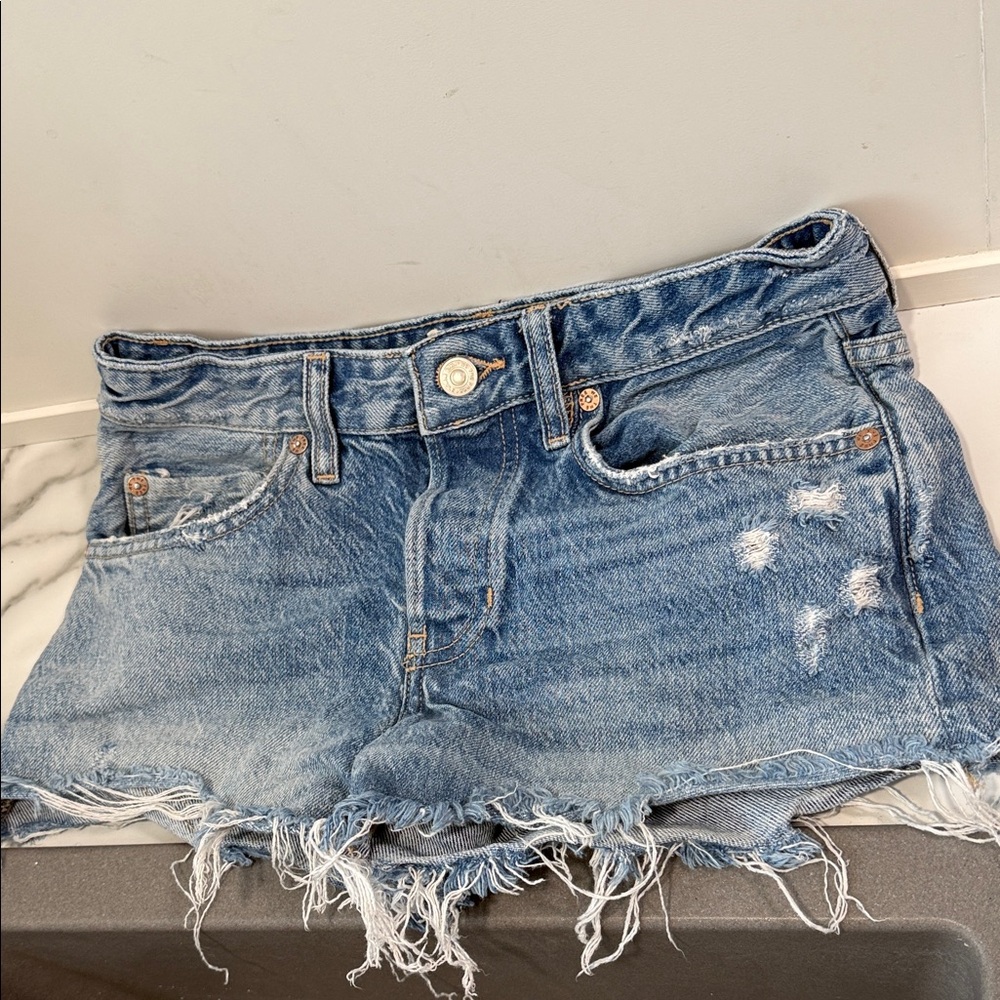 Free People Women’s Distressed Cut-Off Denim Shorts approx size  28